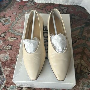 Aeyde Betty Pointed Toe Flat - Creamy - Size 38